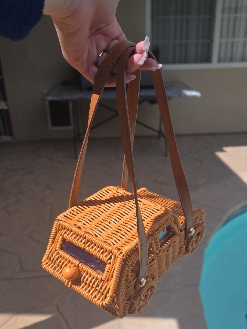 Tommy Bahama Tan Wicker Jeep-Shaped Handbag - Picture 3 of 7